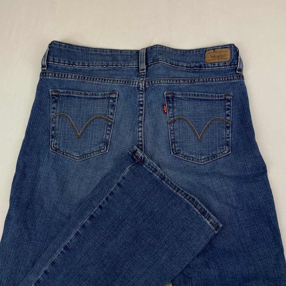 Levis 526 Slender Boot Cut Jeans Womens 8 Medium Wash Blue Denim 526-11